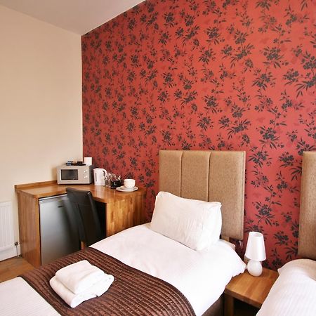 Central Studios Gloucester Place By Roomsbooked Cheltenham Exterior photo